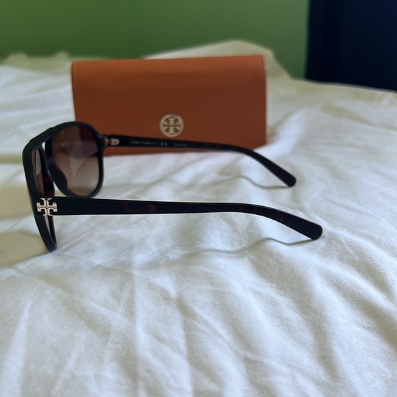 Tory Burch sunglasses with case - Picture 2 of 5